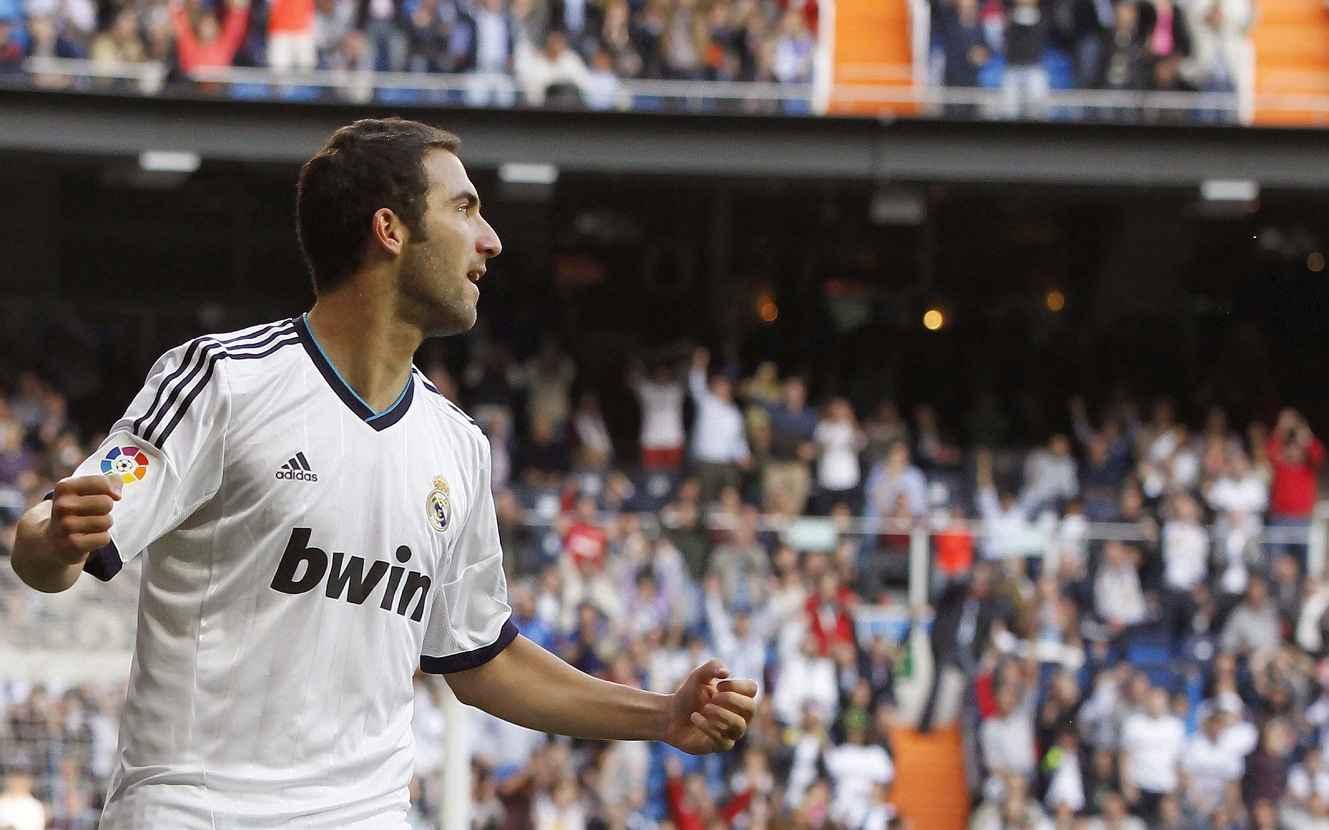 Karsa连续十二场比赛得分超过爆冷，独行侠不断突破！观众掌声雷动